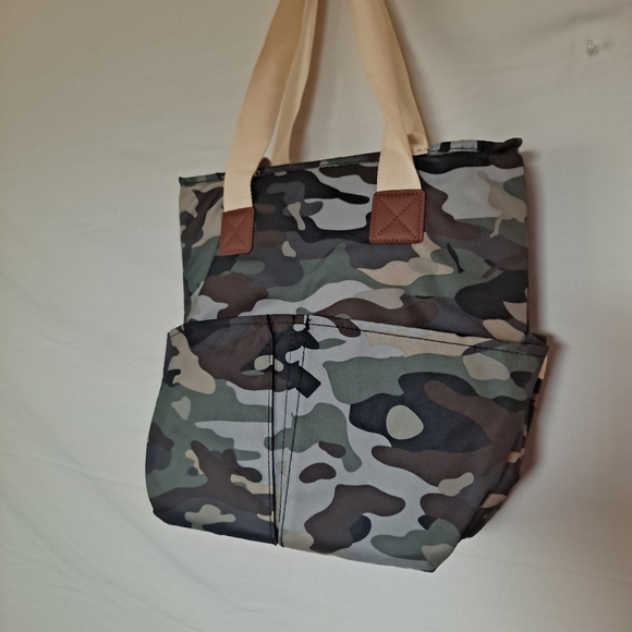 Accorn Street Insulated 6 Bottle Wine Cooler with shoulder strap - Picture 2 of 6